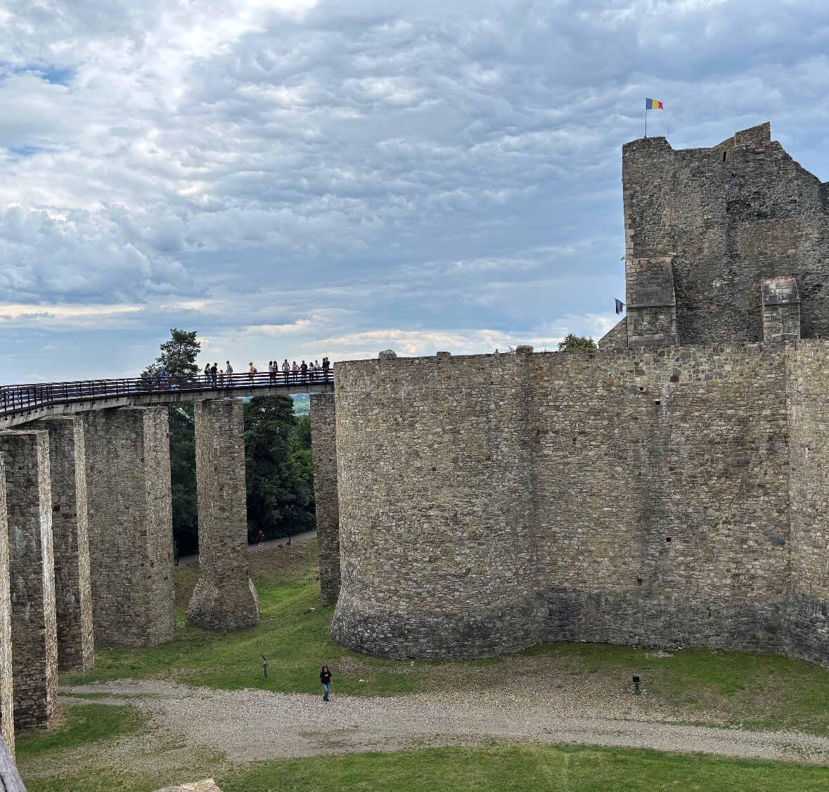 Cetatea Neamțului văzută din incintă