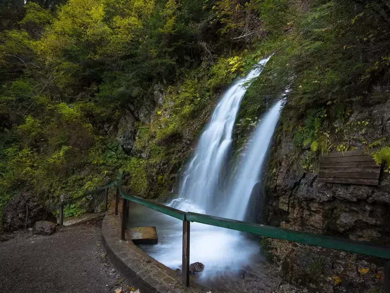 Cascada Verde din zona Molovata