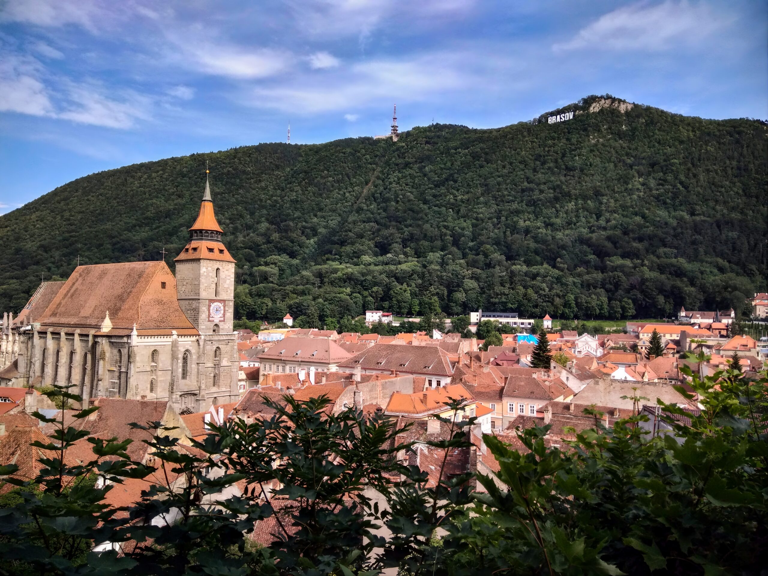 Centrul istoric al Brașovului cu Tâmpa în fundal