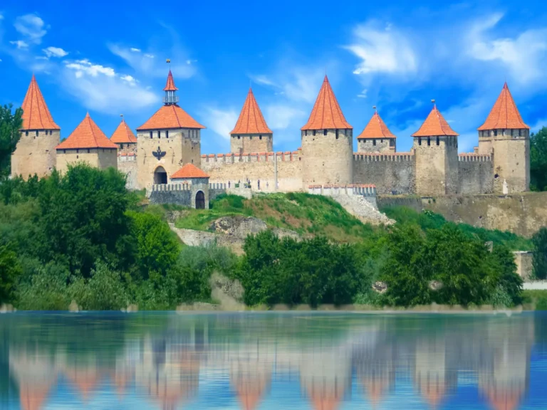 Excursie Cetatea Tighina și Tiraspol din Bălți | ArinTur-Travel Excursii prin Moldova. Ghid de calatorie la Saharna & Croazieră pe Nistru. ArinTur-Travel companie de turism Moldova si România