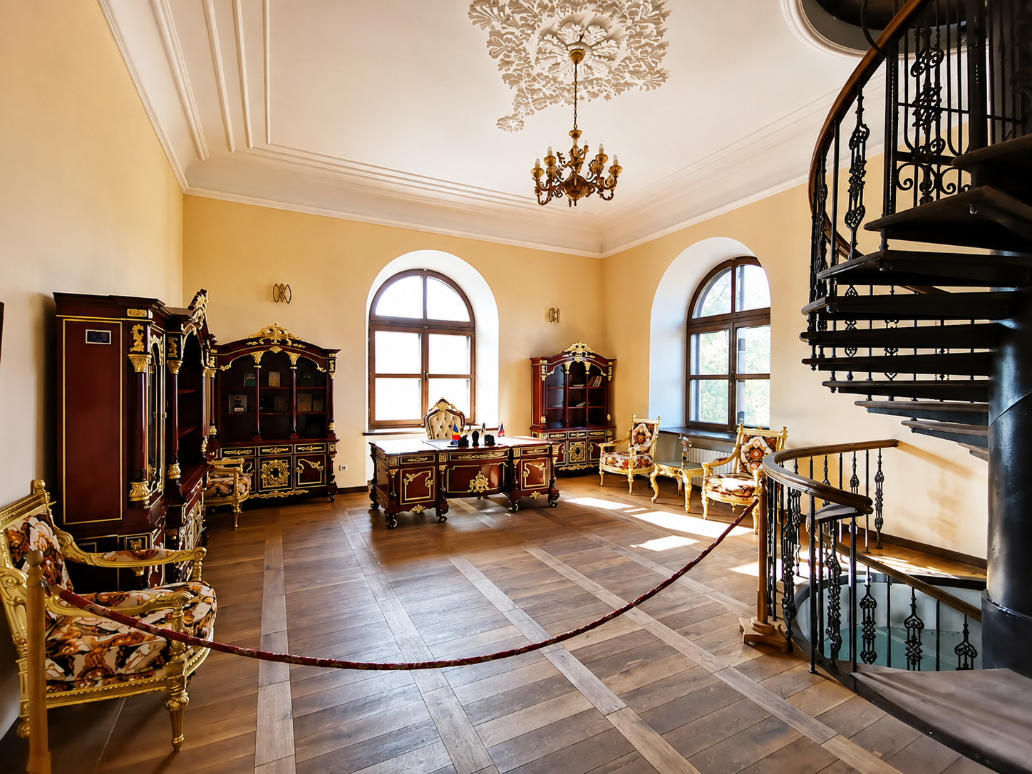Palatul Princiar Manuc Bey din Hîncești, fațadă principală