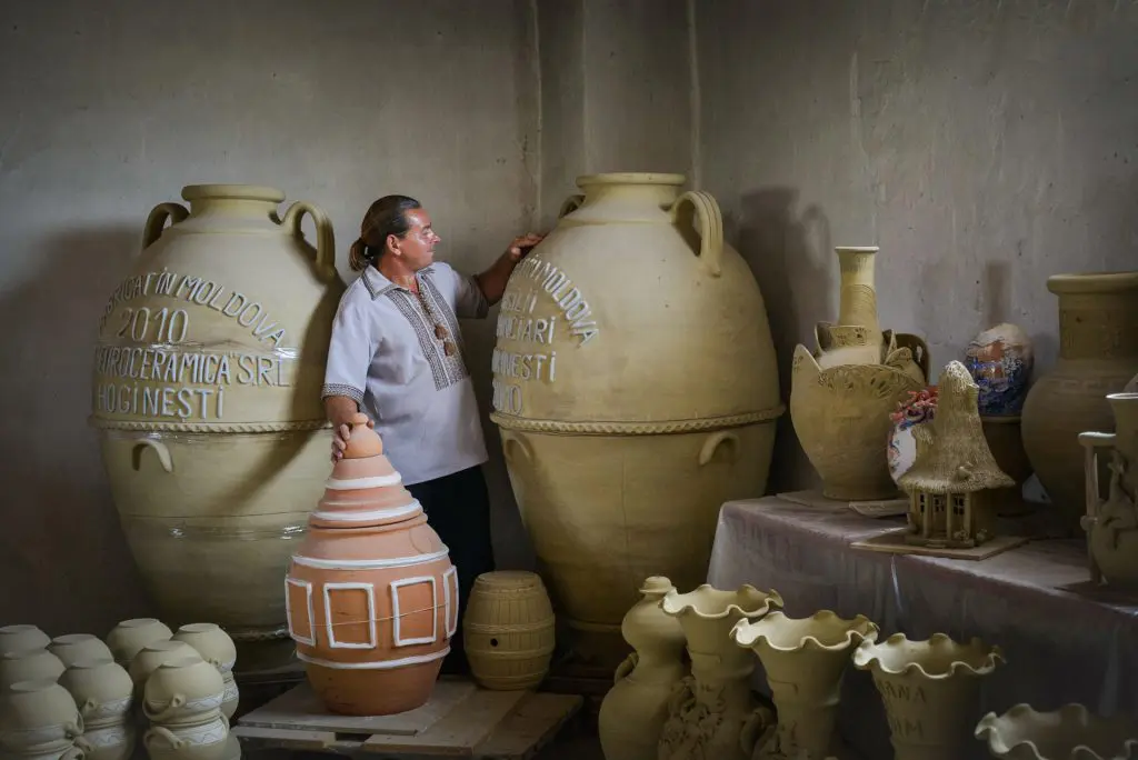 Colecție de ceramică la Casa Olarului