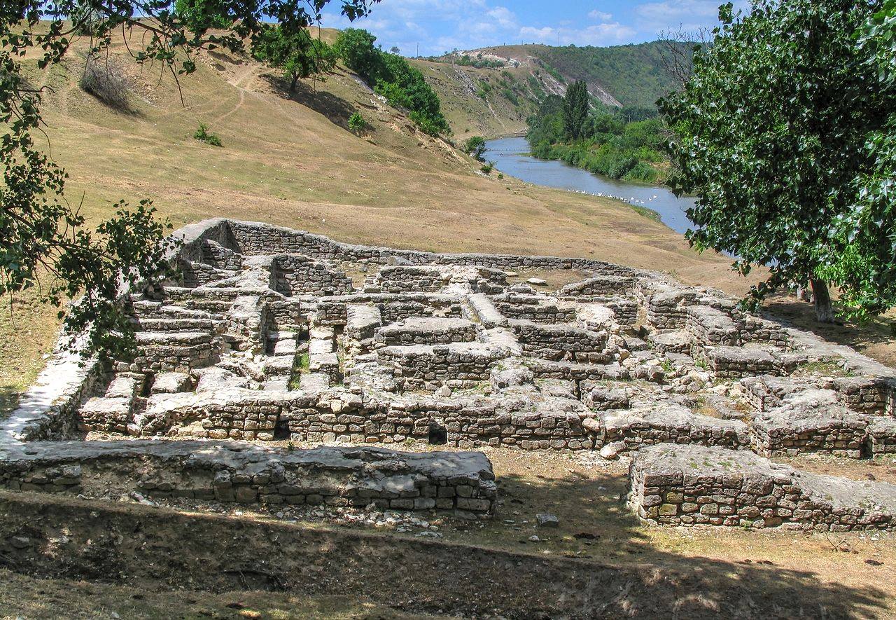 Vestigii arheologice și ruine de la Orheiul Vechi
