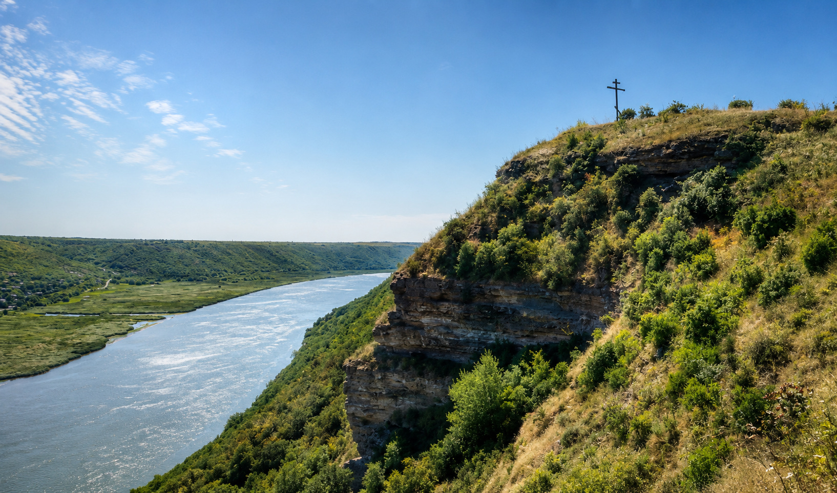 Panoramă asupra Nistrului și stâncilor de la Țipova