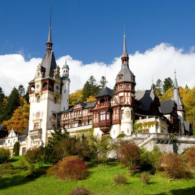 Excursie la Sinaia & Bușteni – Castelul Peleș, Mănăstirea Caraiman, Vârful Omu, Babele și Sfinxul