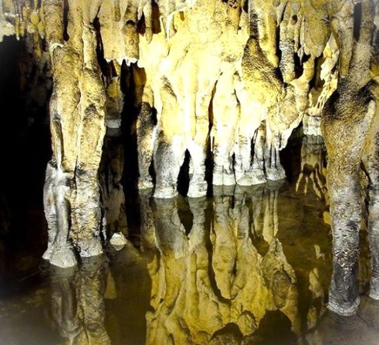 Peștera Munticelu excursii in cheile bicazului cu arinturtrans transport romania